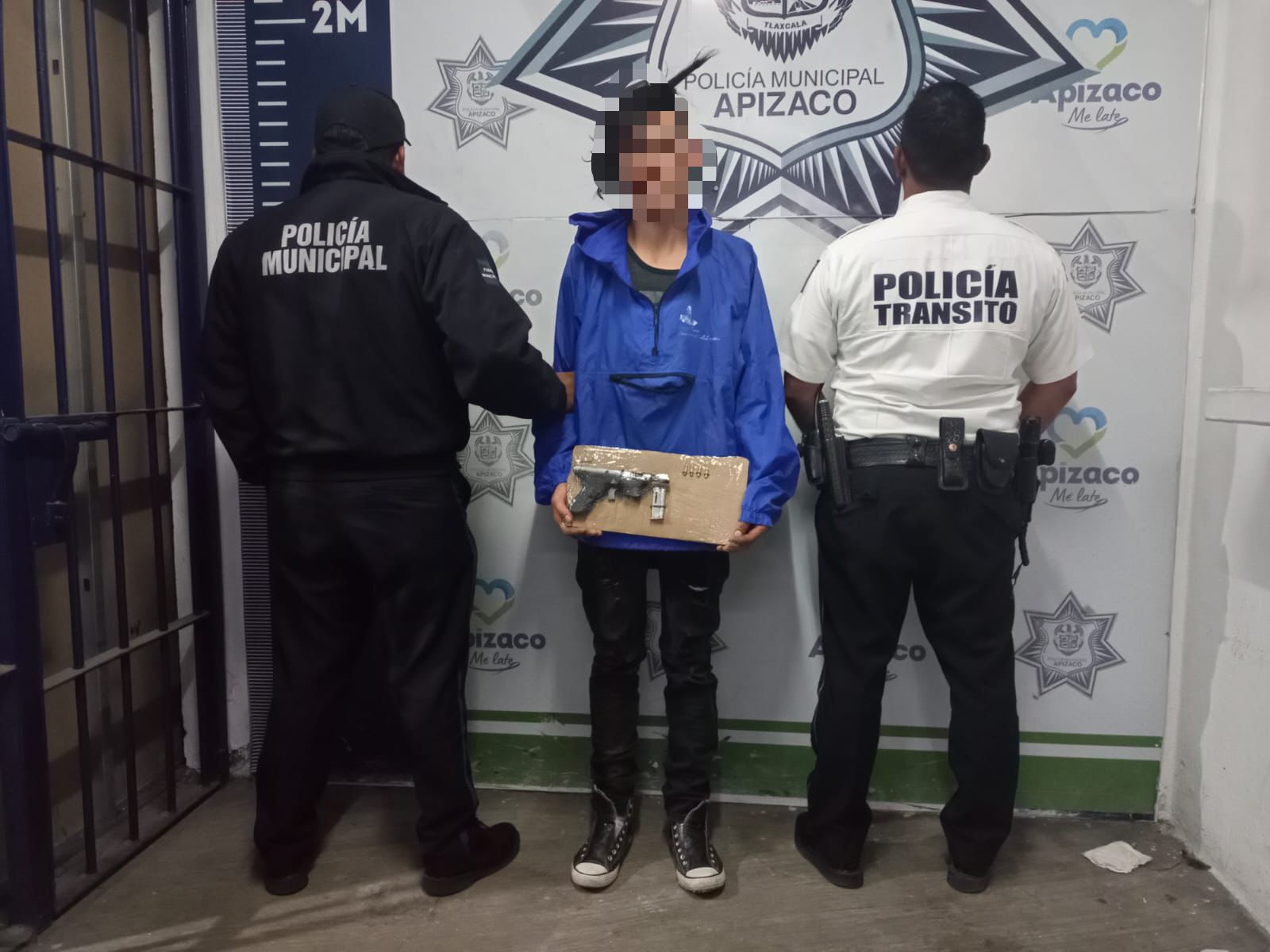 Policía Municipal de Apizaco detiene a un hombre por portación de arma de fuego